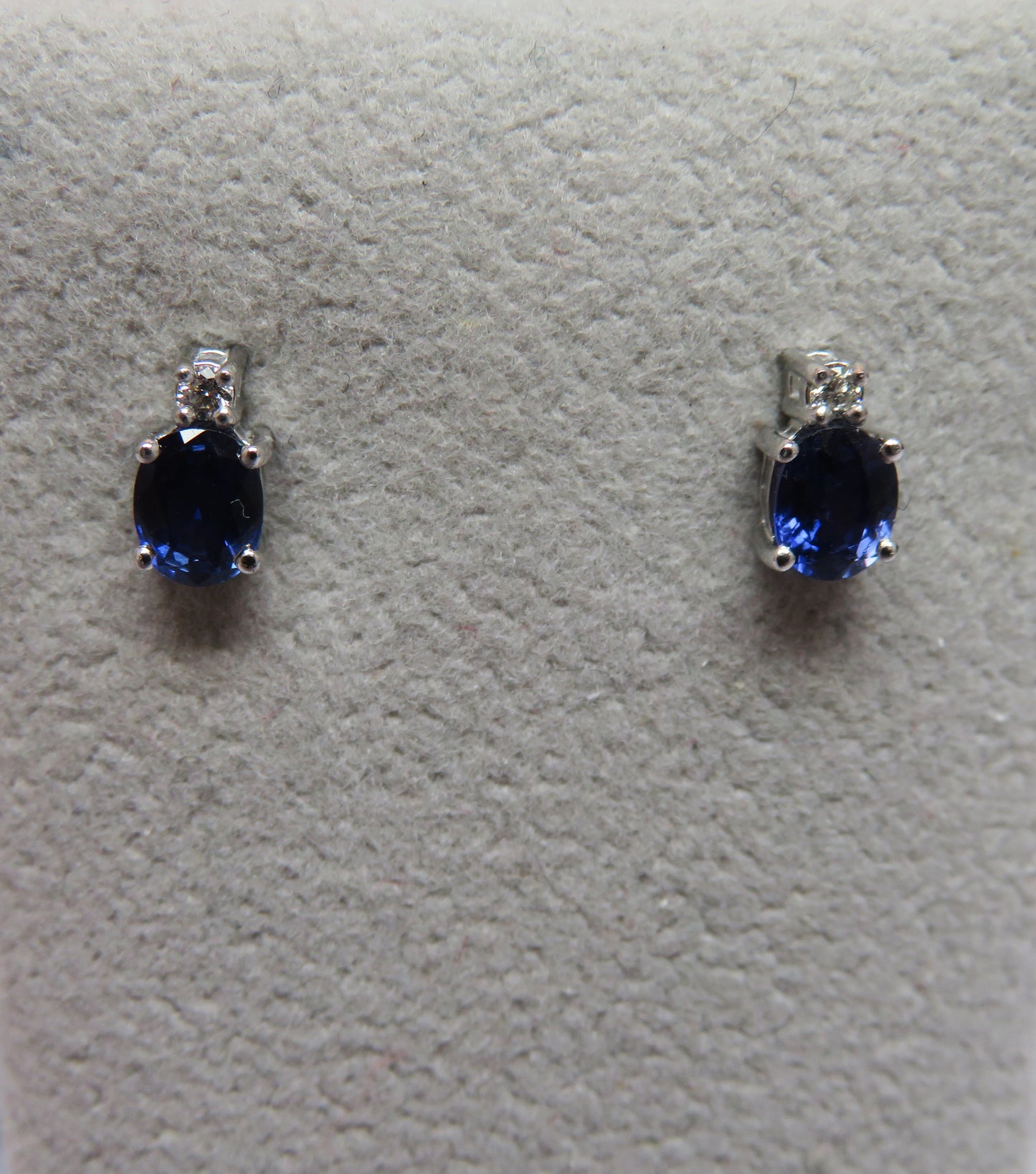 Orecchini Punto Colore con Zaffiro Blu-Porpora 5x4