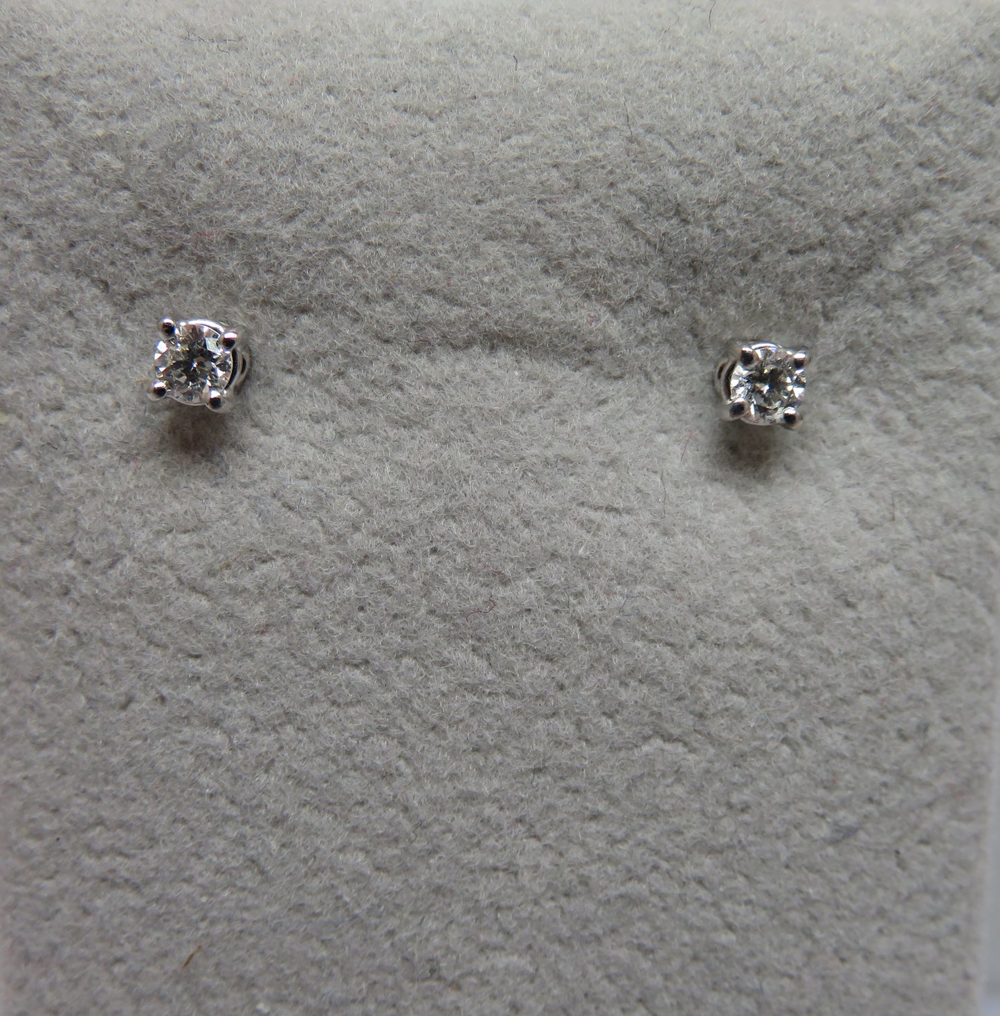 Orecchini Punto Luce da 0,07ct