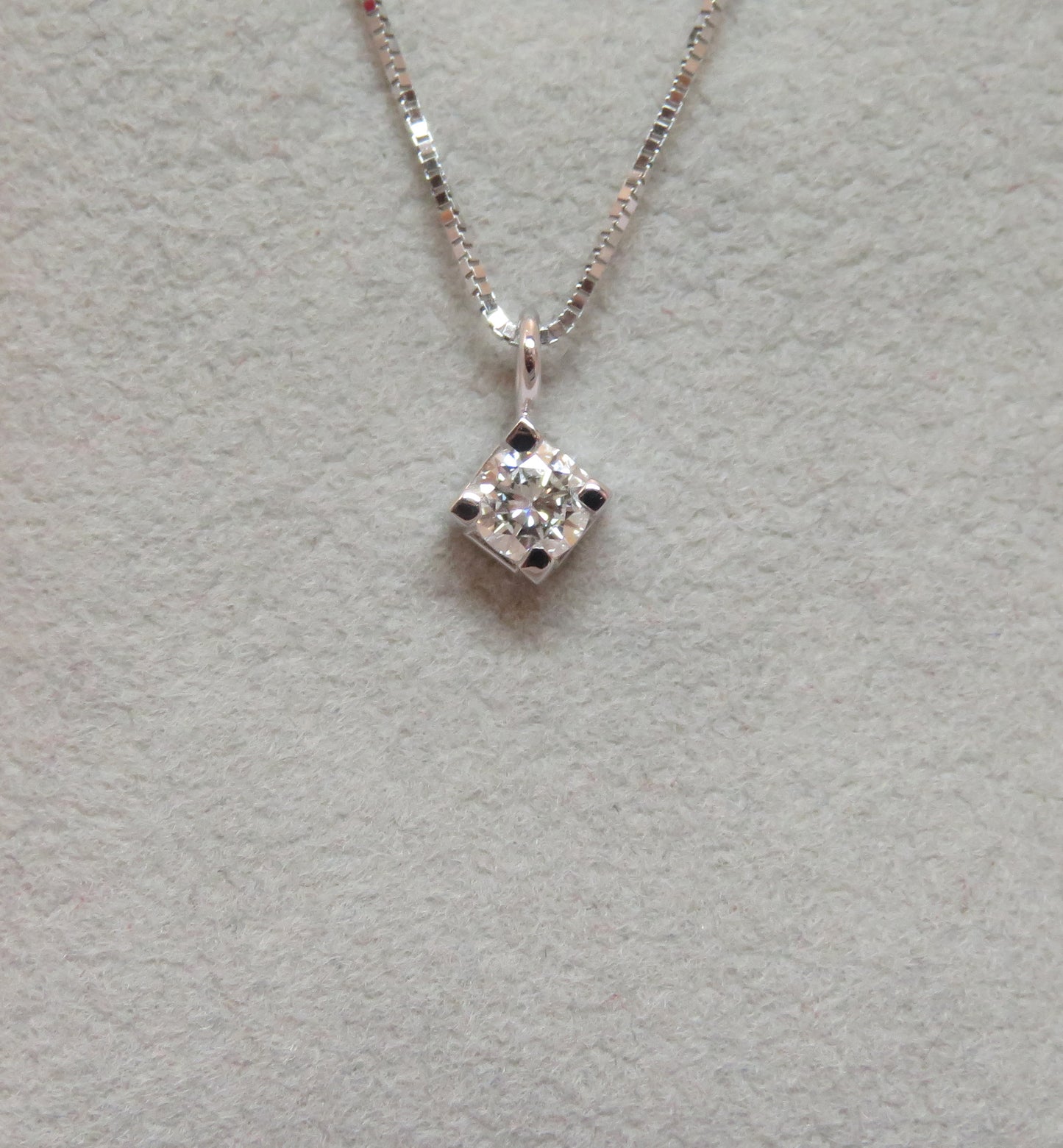 Collana Quadratino con Diamante da 0,18ct