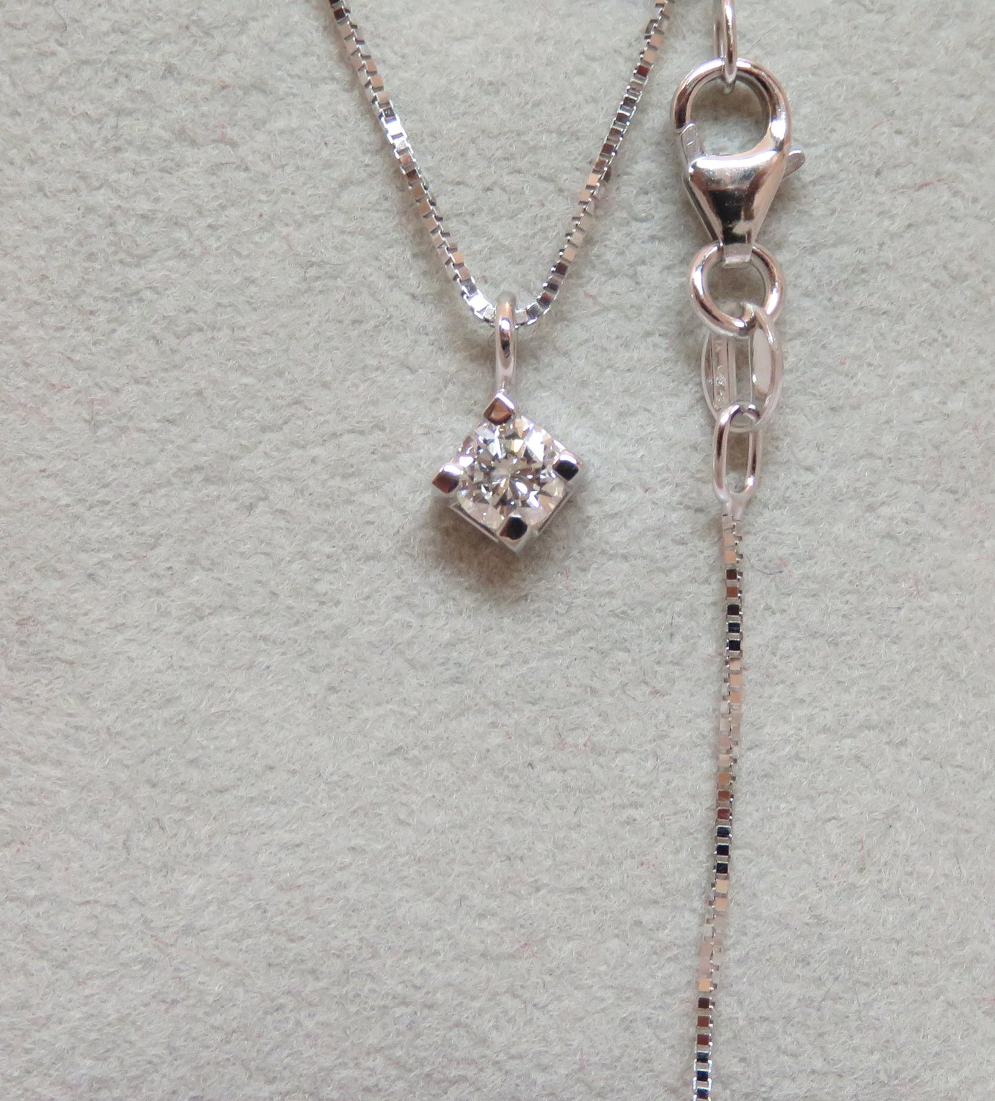 Collana Quadratino con Diamante da 0,18ct